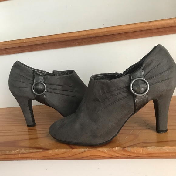 Karen Scott Shoes - Karen Scott Grey Suede Heels